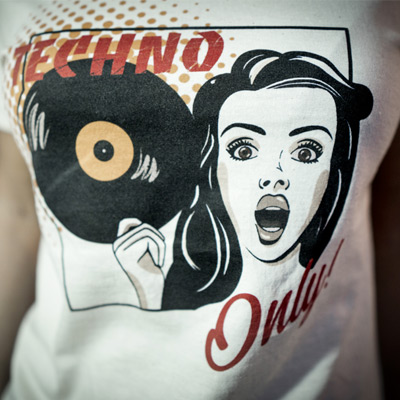 T-Shirt Techno Only! pour Femme - Impression numérique